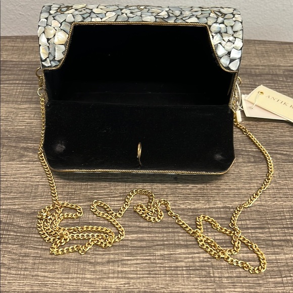 Antik Kraft | Silver Mosaic Mother Of Pearl w/ Crossbody Chain✨🐚 - Picture 9 of 14